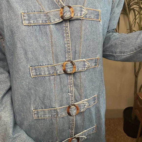Western denim dress tortoise buckle detail with shoulder pads Large - Picture 4 of 10